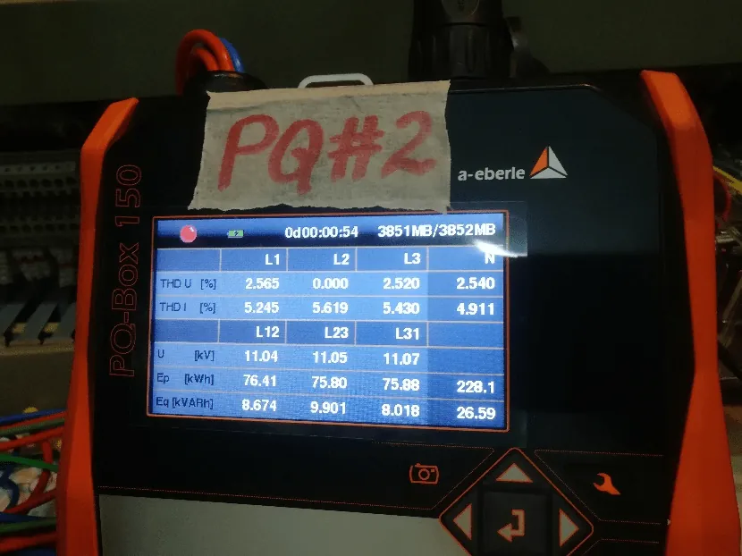 Power quality analyser screen showing live readings during a measurement